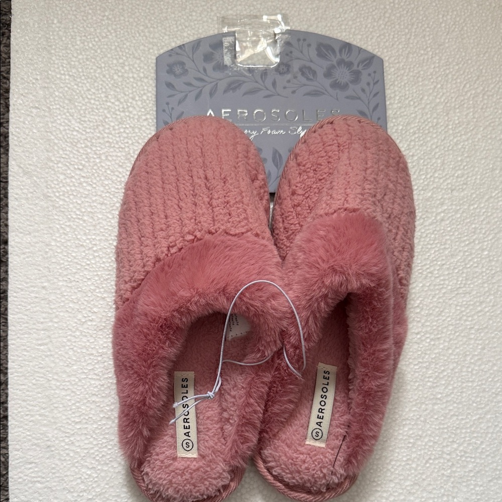AEROSOLES Women's Plush Pink Slippers